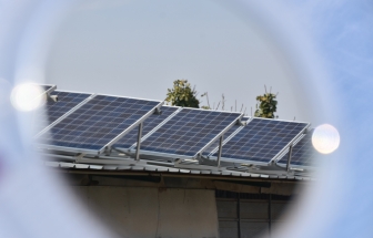 如何使用微逆變器、功率優化器提高光伏系統發電效率？